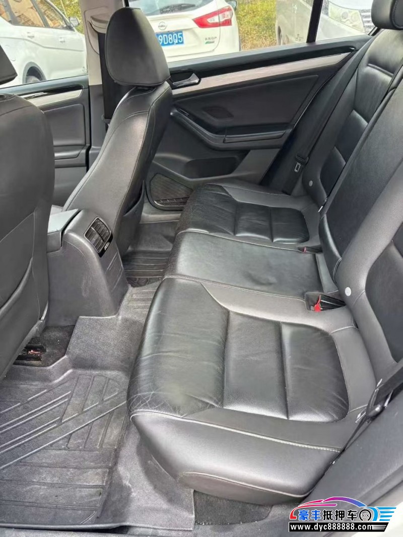 16年大众速腾轿车抵押车出售