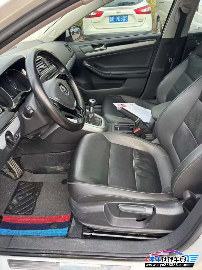 16年大众速腾轿车抵押车出售