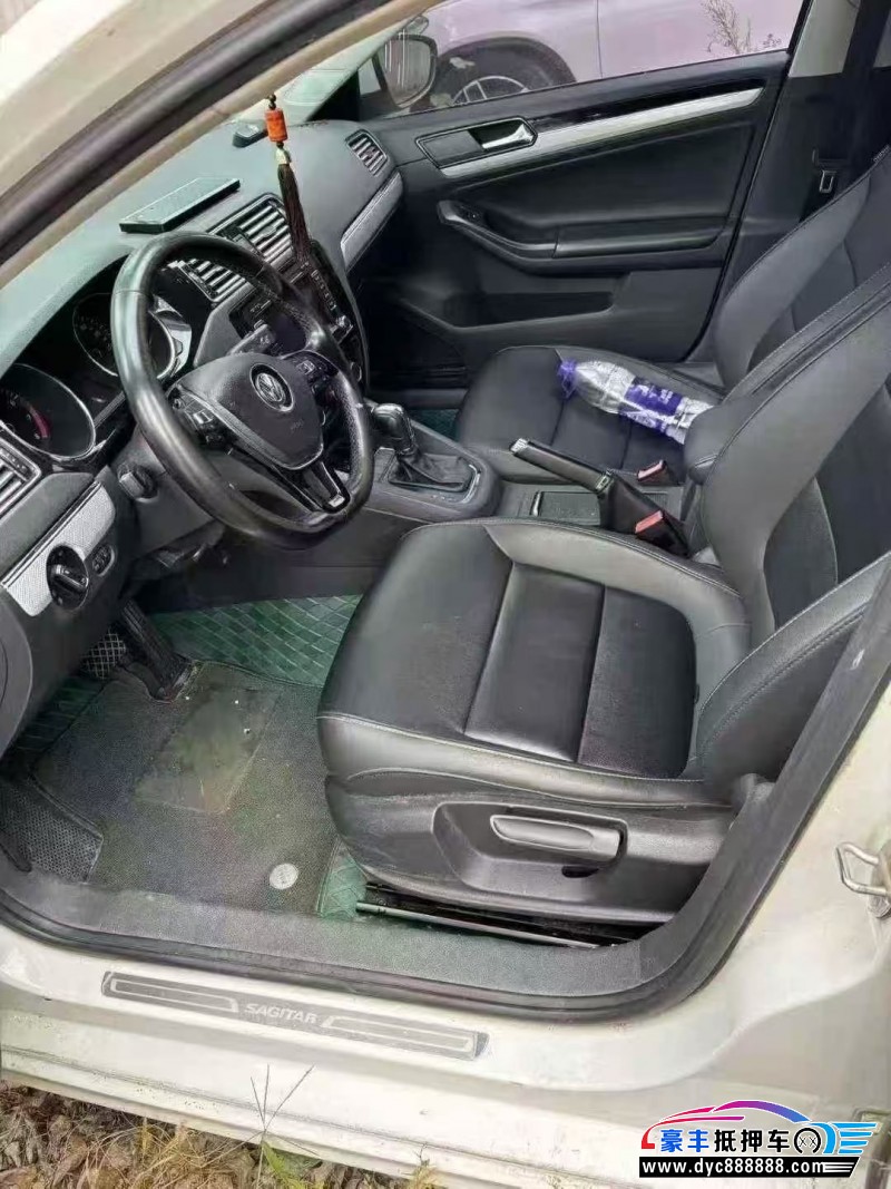 17年大众速腾轿车抵押车出售