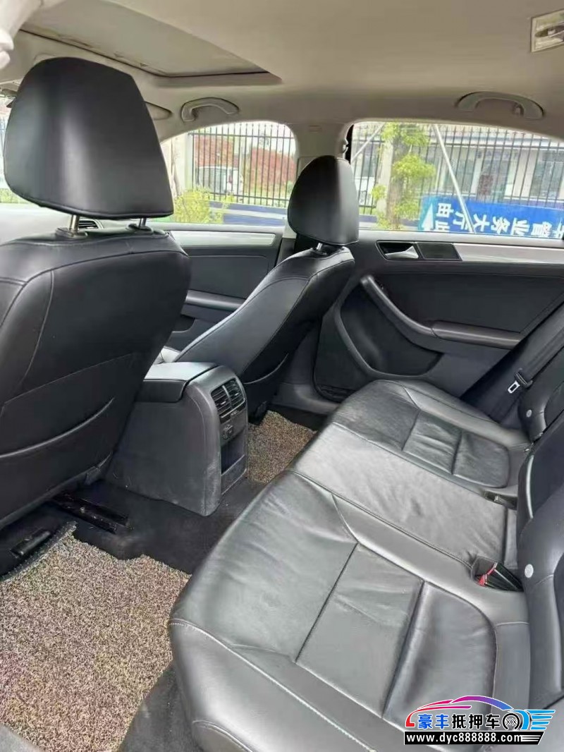 15年大众速腾轿车抵押车出售