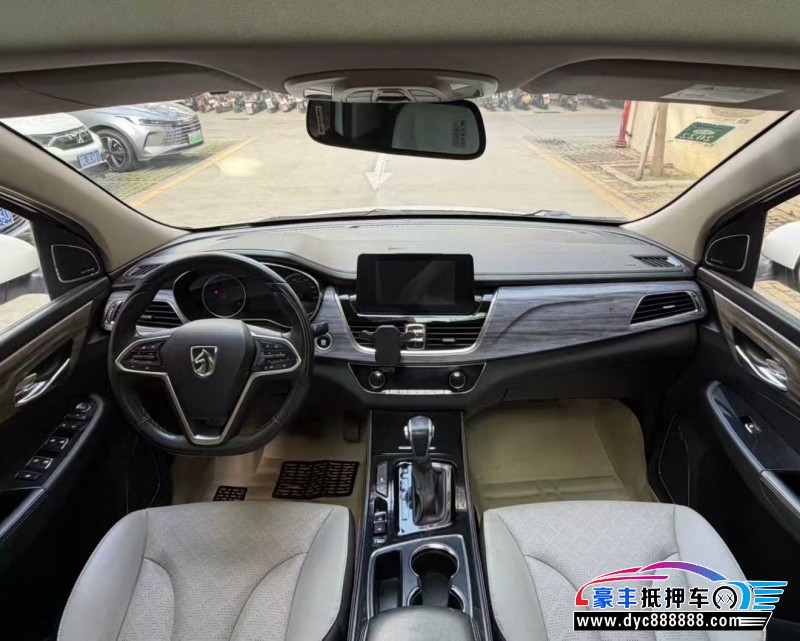 18年宝骏730轿车抵押车出售