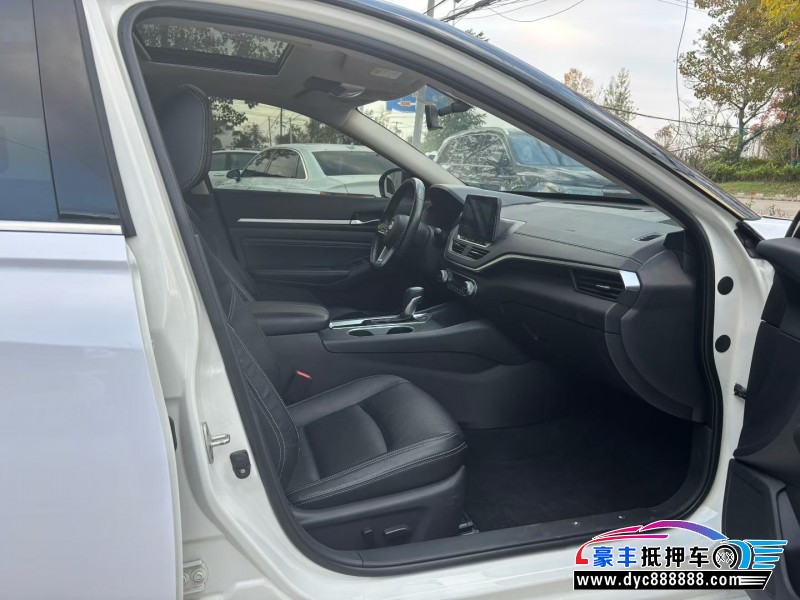 20年日产天籁轿车抵押车出售