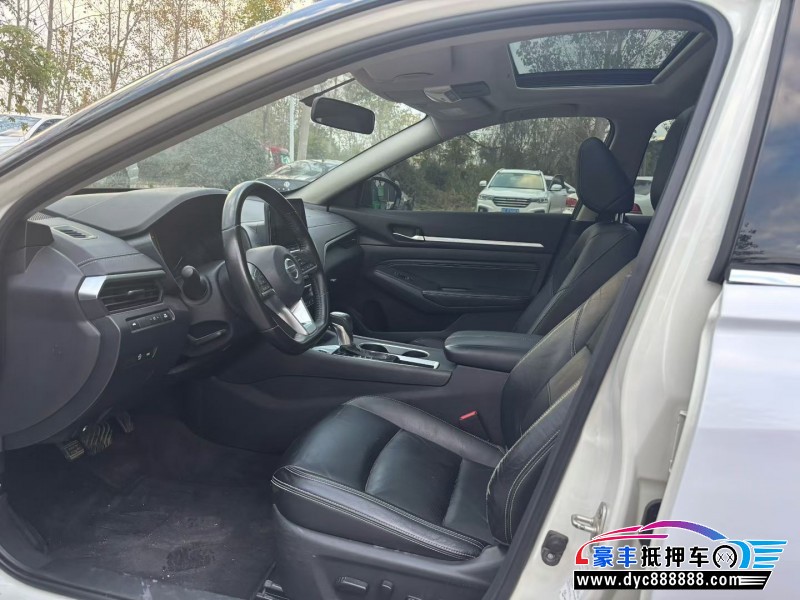 20年日产天籁轿车抵押车出售