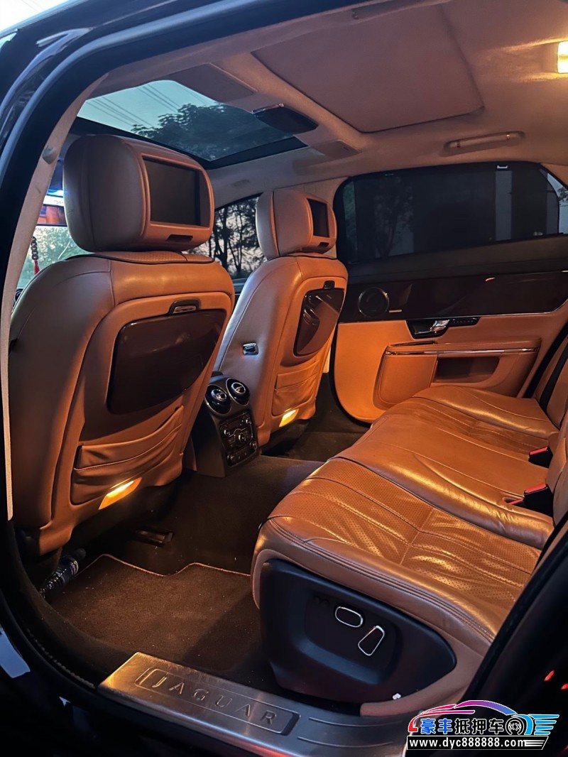 12年捷豹XJL轿车抵押车出售