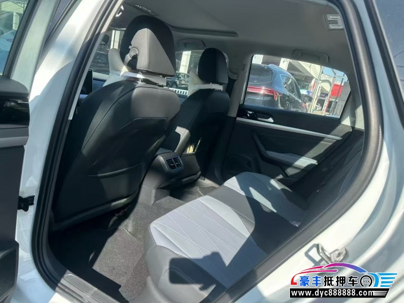 25年大众朗逸轿车抵押车出售