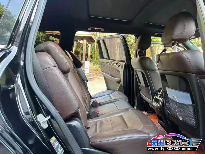 16年奔驰GL轿车抵押车出售