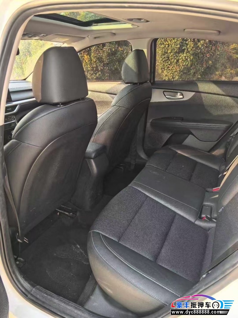 21年起亚K3轿车抵押车出售