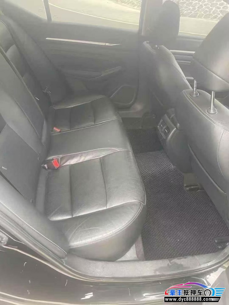 22年日产天籁轿车抵押车出售