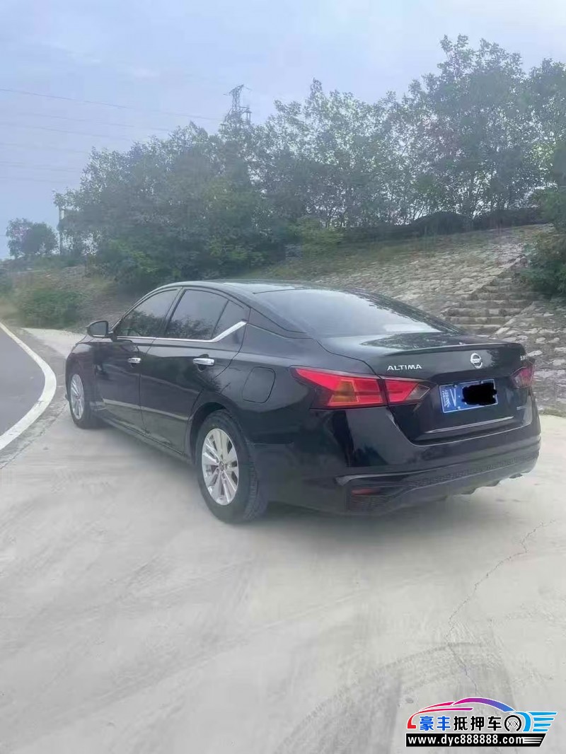 22年日产天籁轿车抵押车出售