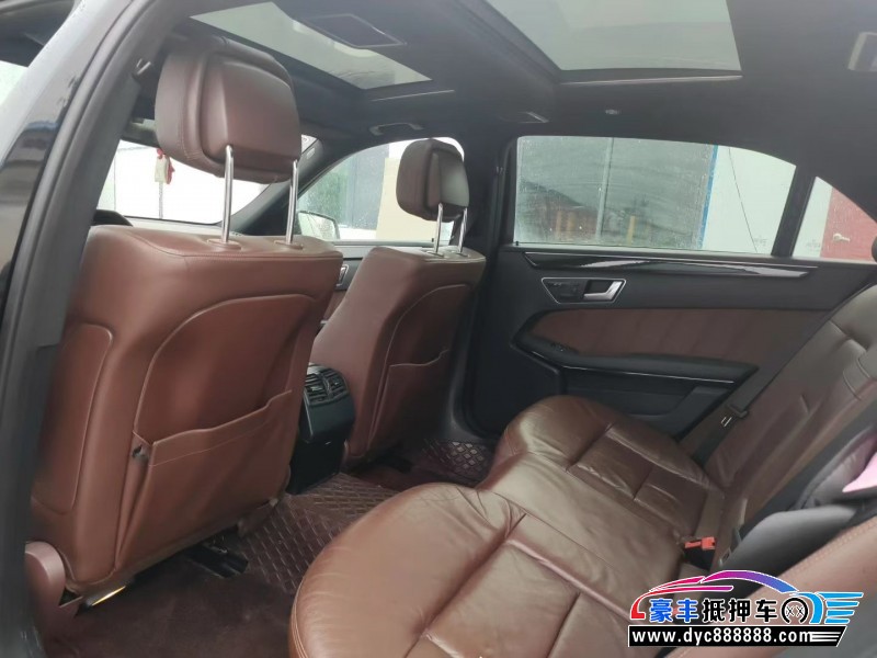 13年奔驰E轿车抵押车出售