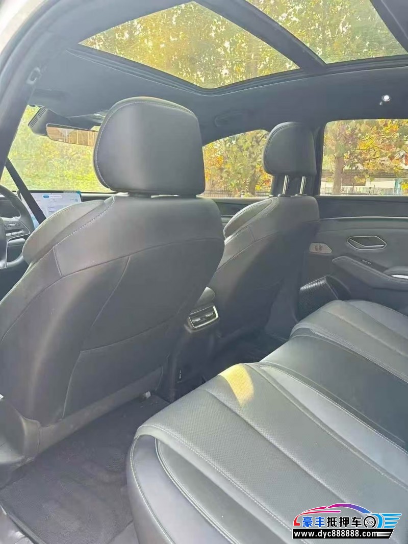 25年比亚迪秦轿车抵押车出售