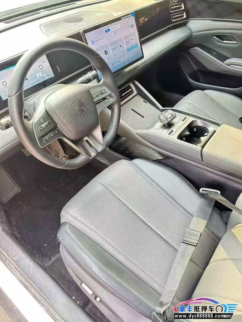 25年比亚迪秦轿车抵押车出售