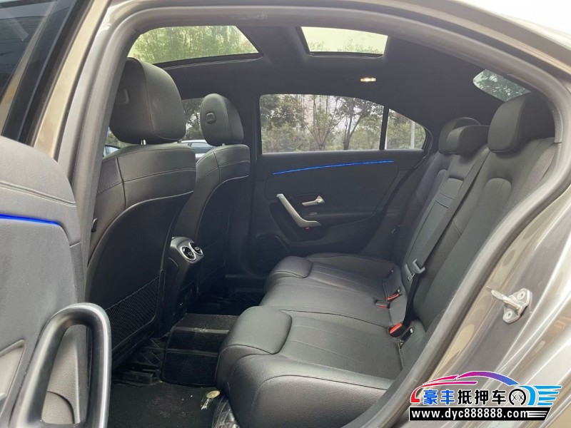 21年奔驰A轿车抵押车出售