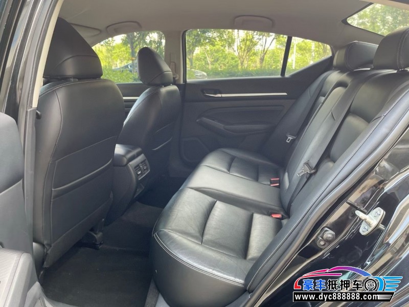 21年日产天籁轿车抵押车出售