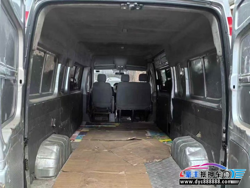 14年上汽大通V80轿车抵押车出售