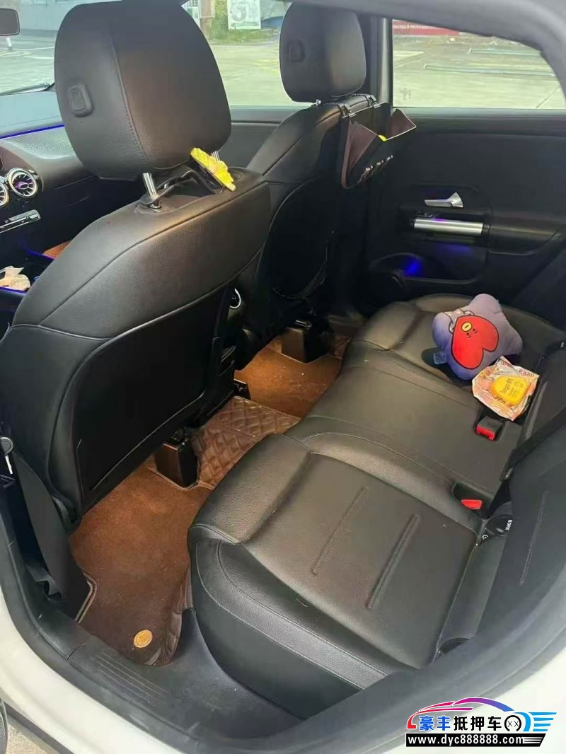 21年奔驰GLA轿车抵押车出售