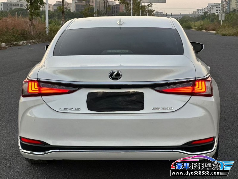 20年雷克萨斯ES轿车抵押车出售