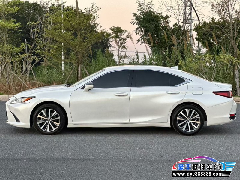 20年雷克萨斯ES轿车抵押车出售