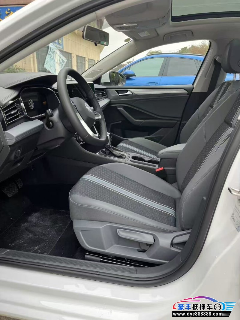 25年大众速腾轿车抵押车出售