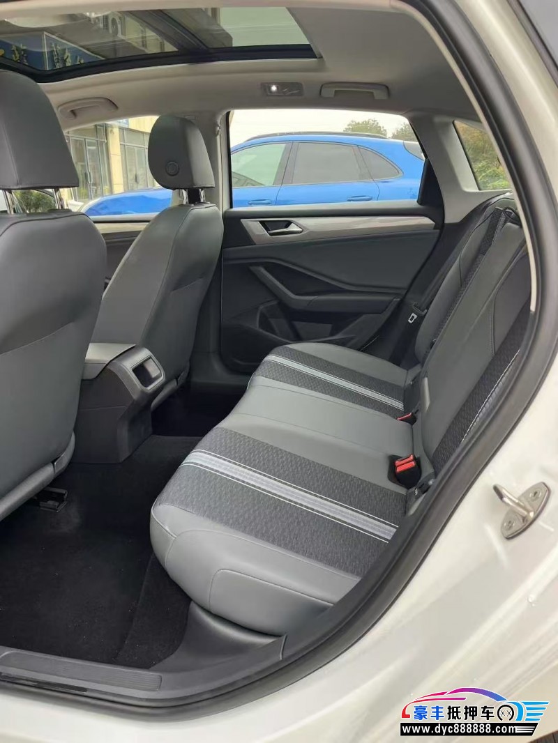 25年大众速腾轿车抵押车出售