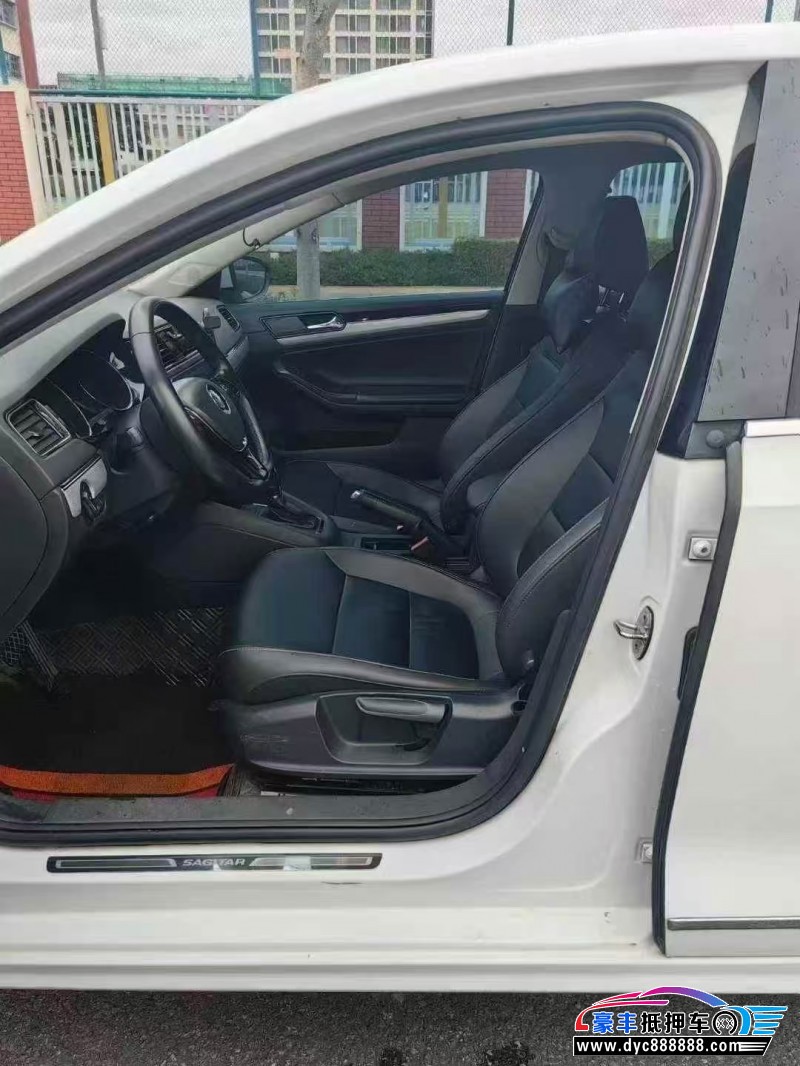 16年大众速腾轿车抵押车出售