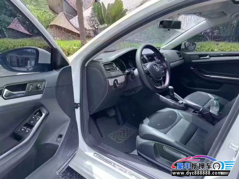 17年大众速腾轿车抵押车出售