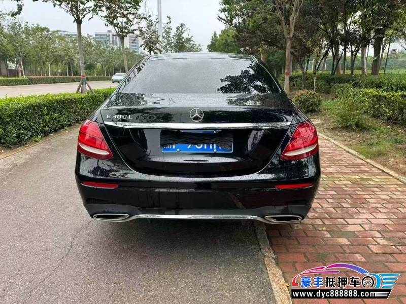 17年奔驰E轿车抵押车出售