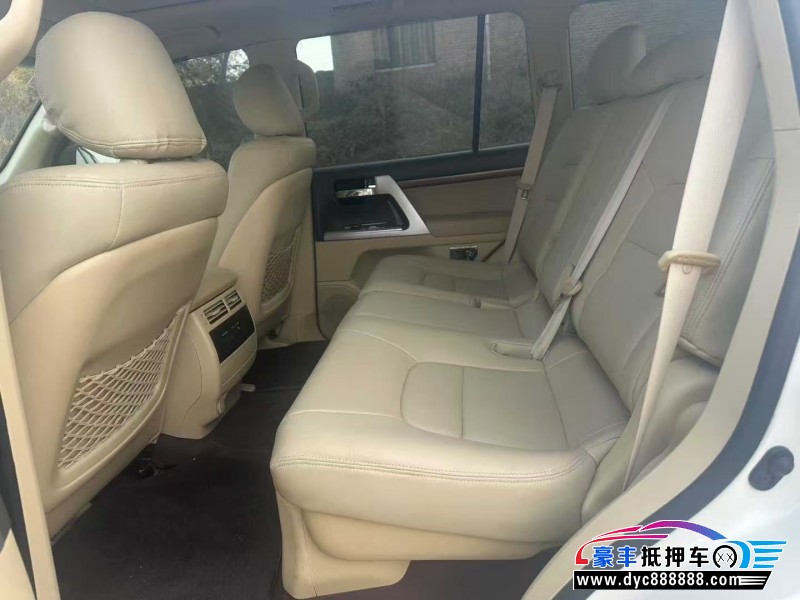 17年丰田兰德酷路泽（陆巡）轿车抵押车出售