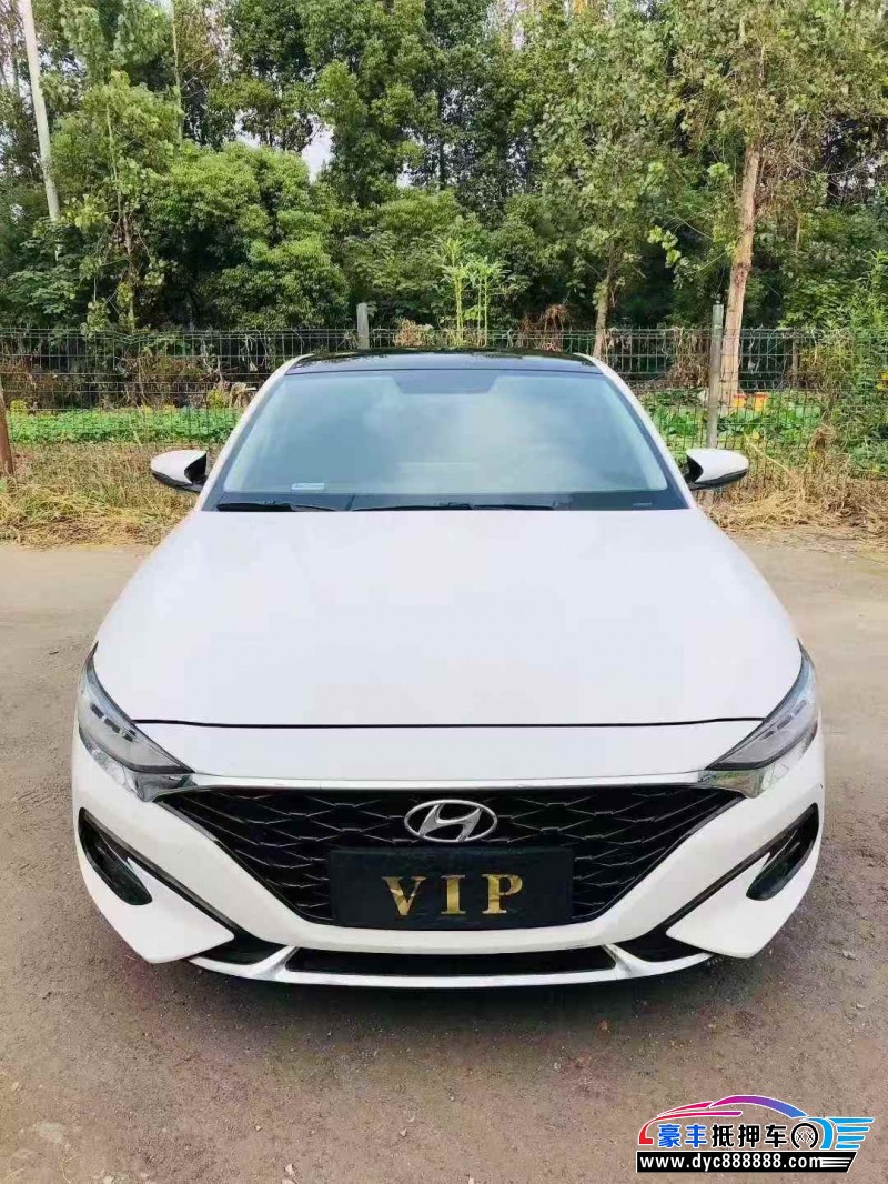 抵押车出售21年现代菲斯塔轿车