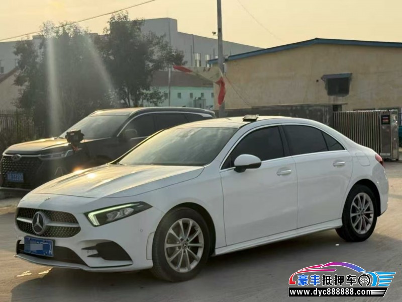 19年奔驰A轿车抵押车出售