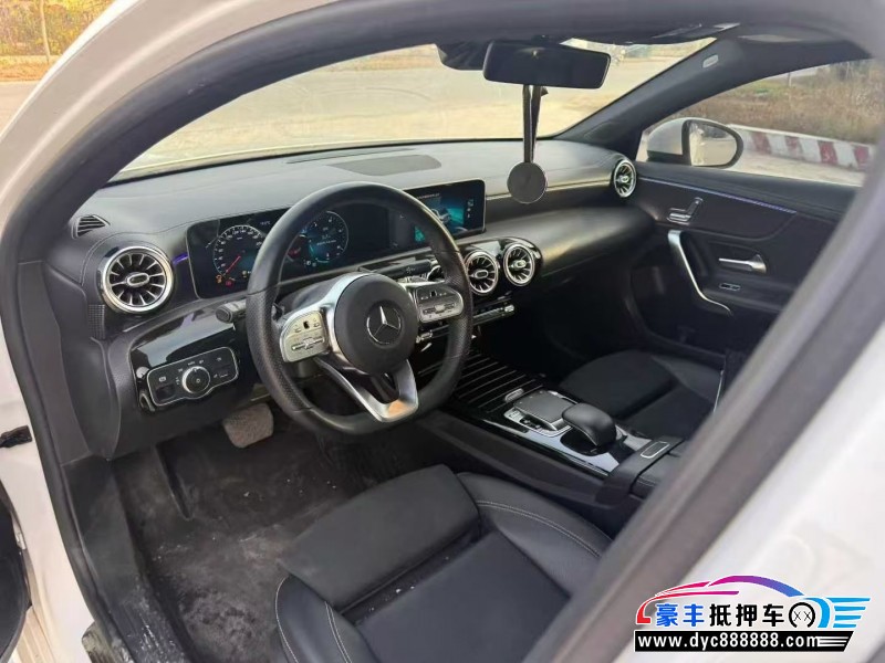 19年奔驰A轿车抵押车出售