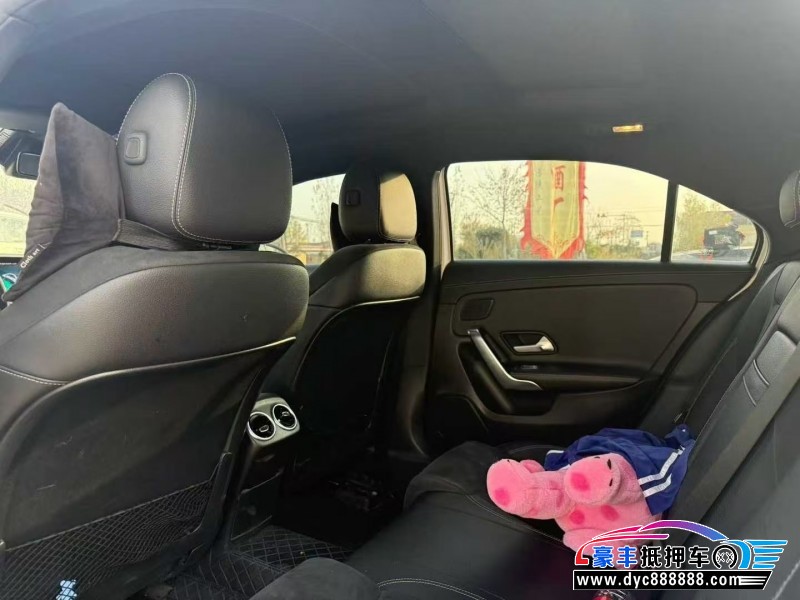 19年奔驰A轿车抵押车出售