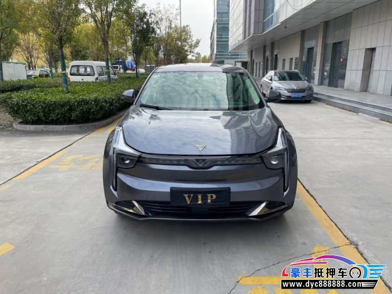 抵押车出售24年哪吒U轿车