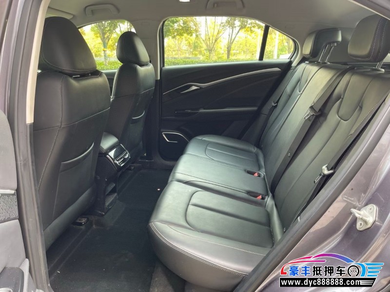 24年哪吒U轿车抵押车出售