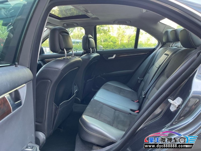 13年奔驰C轿车抵押车出售