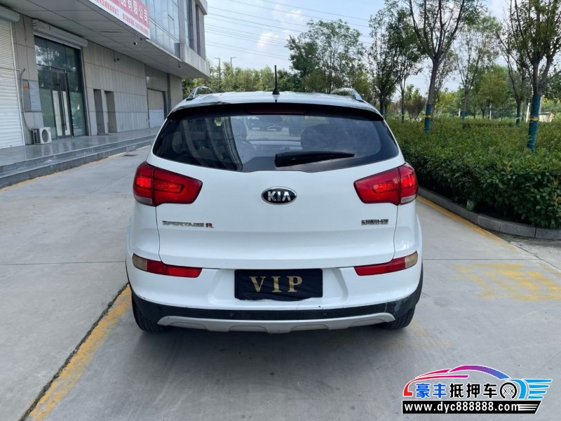 16年起亚智跑轿车抵押车出售