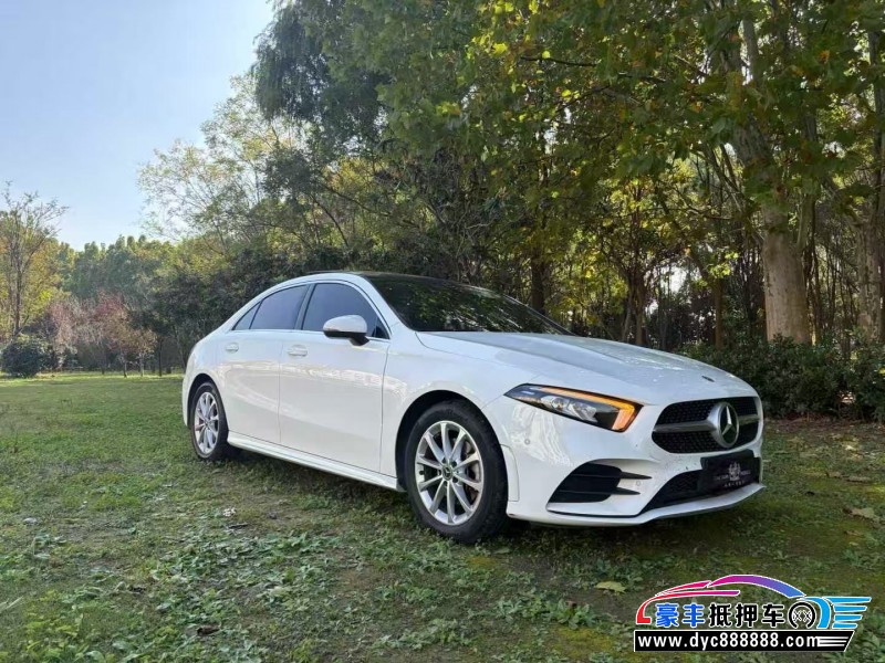 21年奔驰A轿车抵押车出售