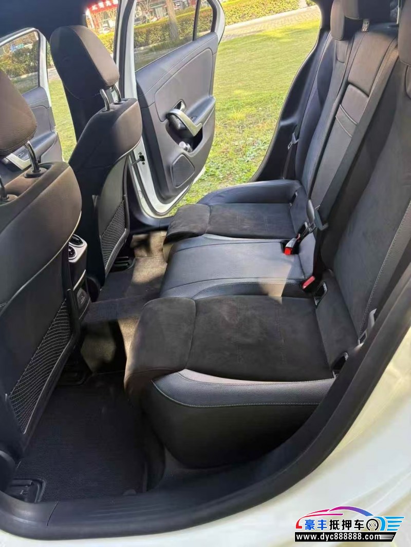 21年奔驰A轿车抵押车出售