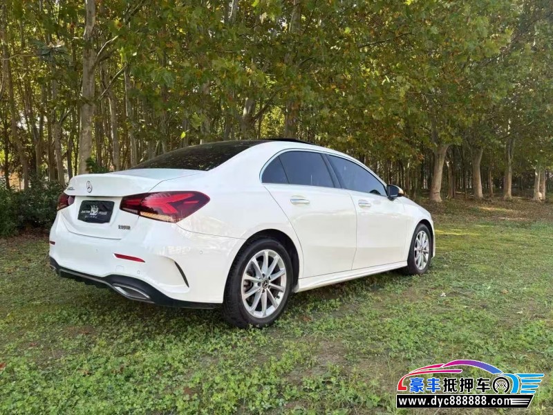 21年奔驰A轿车抵押车出售