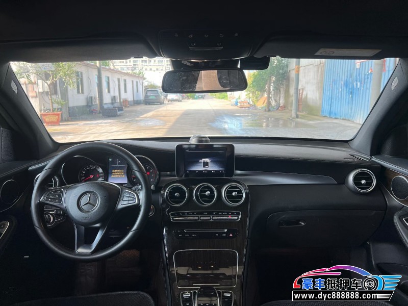 17年奔驰GLC轿车抵押车出售