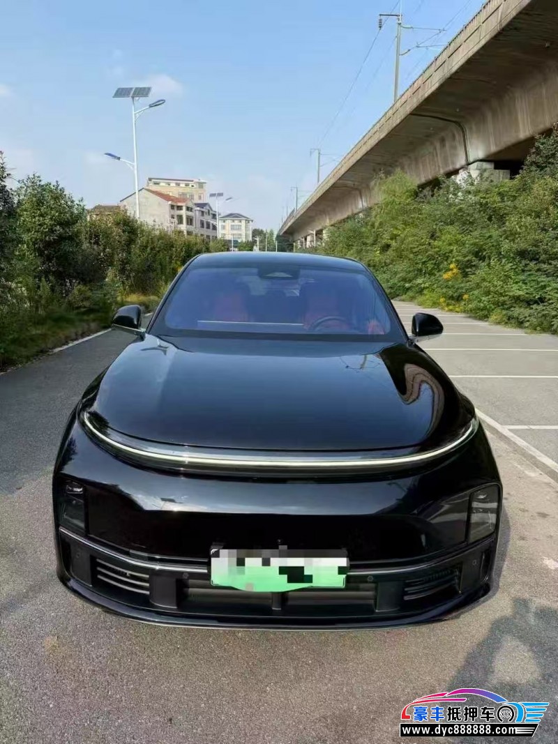 抵押车出售24年理想L7轿车