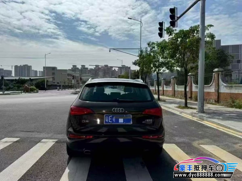 17年奥迪Q5轿车抵押车出售