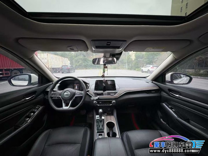 22年日产天籁轿车抵押车出售