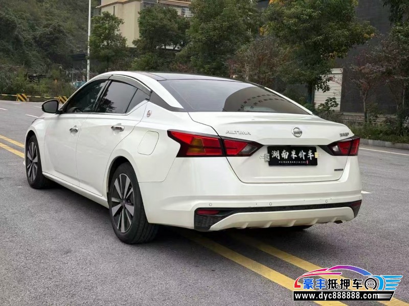 22年日产天籁轿车抵押车出售