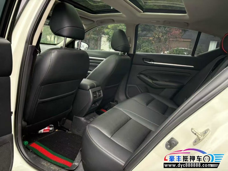 22年日产天籁轿车抵押车出售