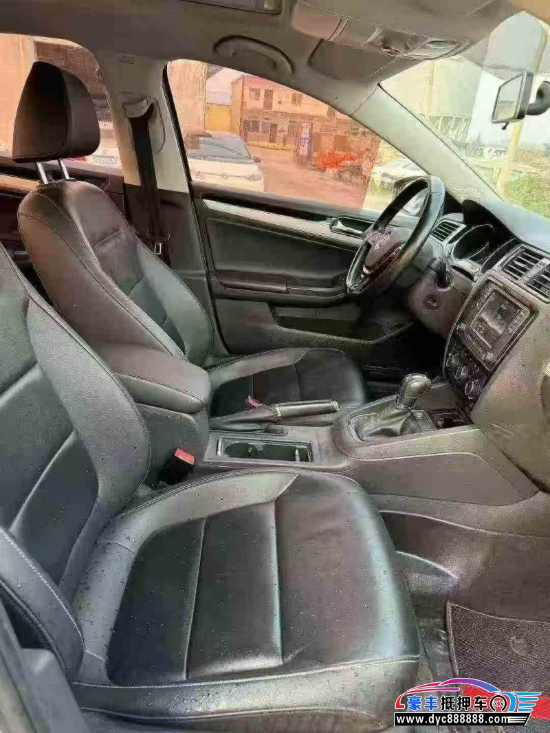 17年大众速腾轿车抵押车出售