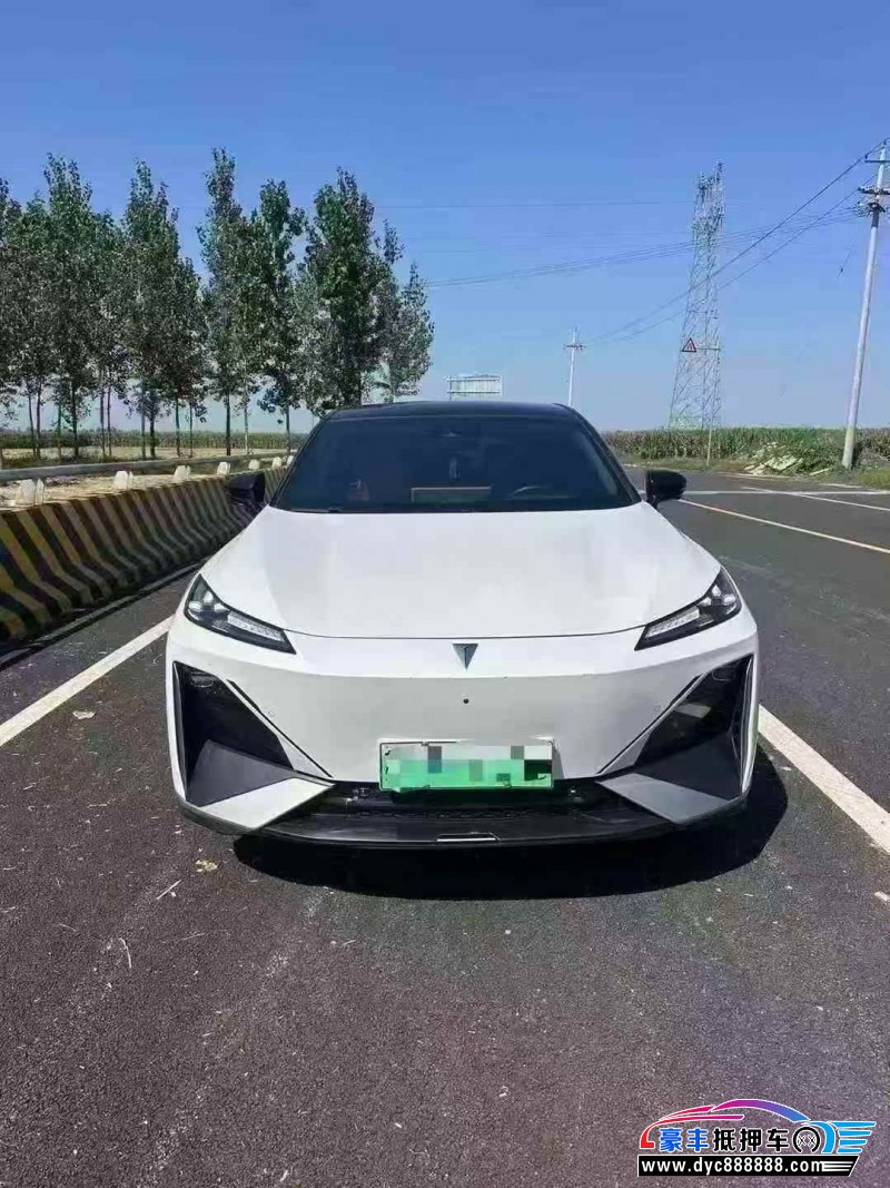 抵押车出售24年长安深蓝S07轿车