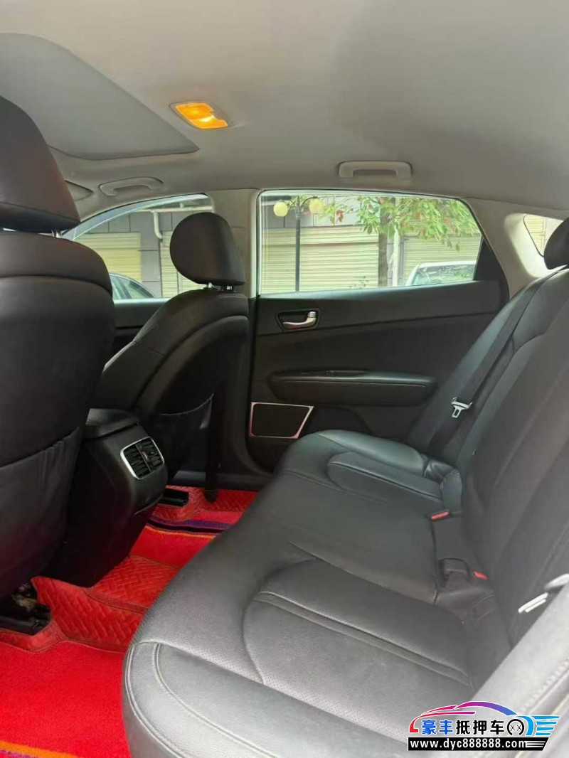 18年起亚K5轿车抵押车出售