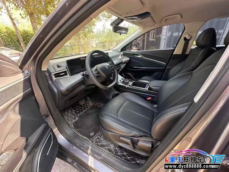 23年哪吒U轿车抵押车出售