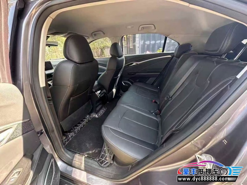 23年哪吒U轿车抵押车出售